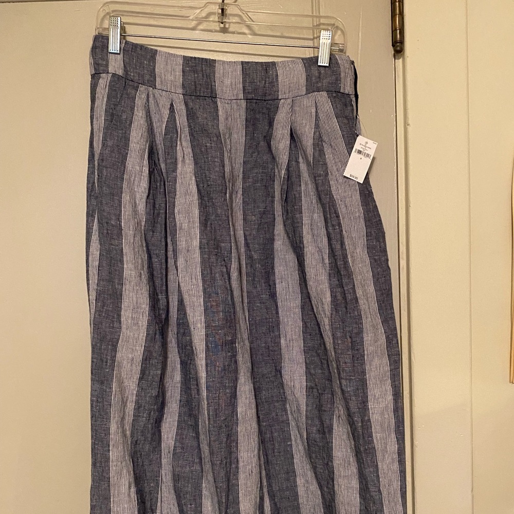 GAP Wide-legged Capri Pants